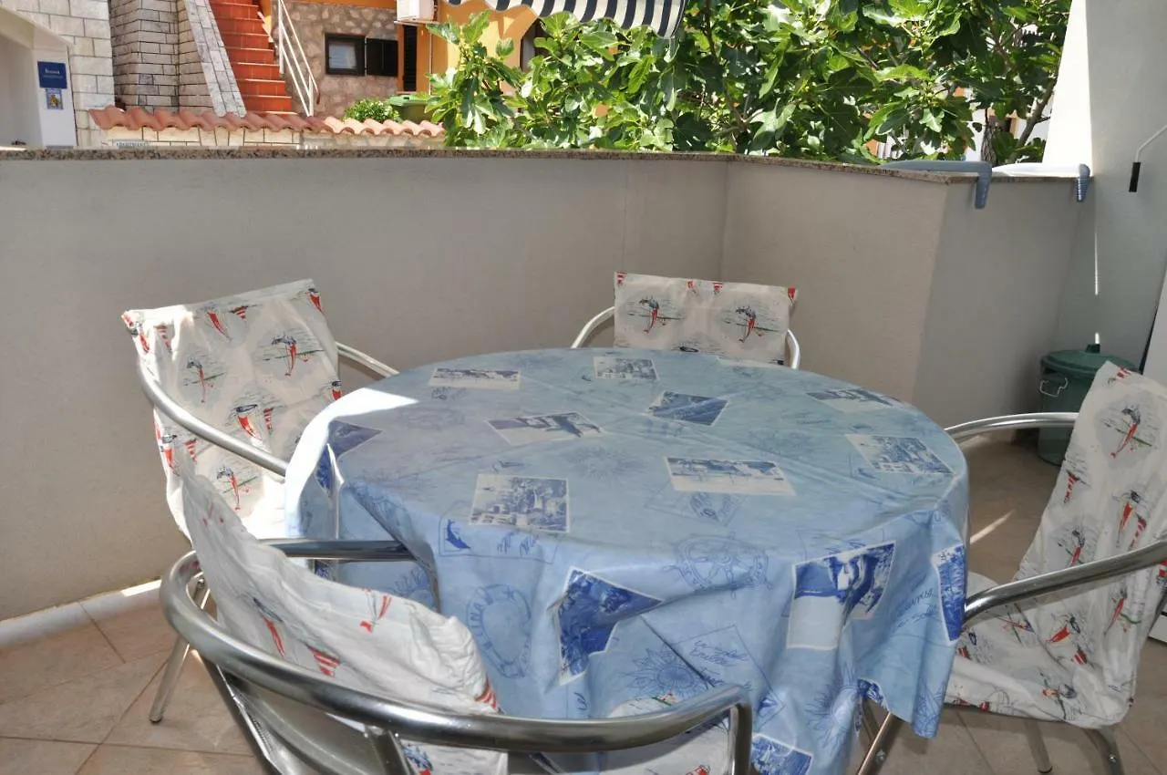 Apartments Alicia Lopar-50M Vom Strand Lopar