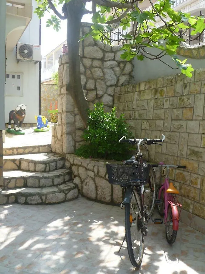 Apartments Alicia Lopar-50M Vom Strand Kroatien